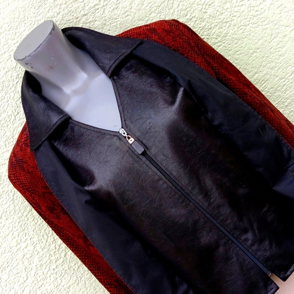 FAROUCHE (CANADA)1980s Vintage (1) PC Repilian Print Fabric W/Faux Leather Trim - Picture 13 of 17